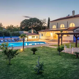 **** Gasthof Via Flavia With Common Pool Kroatien